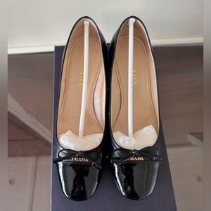 Prada Black Ballet pump, Calzature Donna, Patent cap toe and soft nappa leather